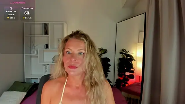 Julia Giulia online show from 07-09-26, 08:30