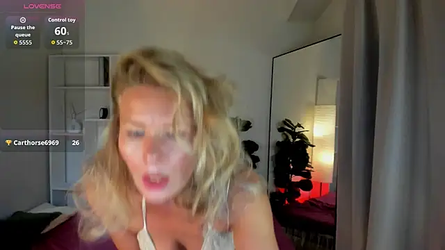 Julia Giulia online show from 07-12-26, 09:48