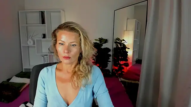 Julia Giulia online show from 07-02-26, 08:37