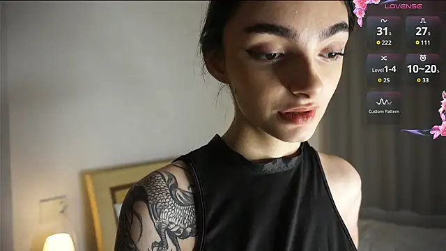 Morena Dolce online show from 10-31-25, 02:19