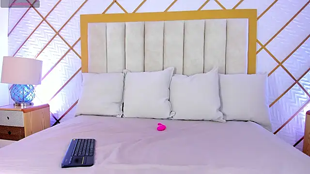 cocoamore online show from 12-18-25, 11:36