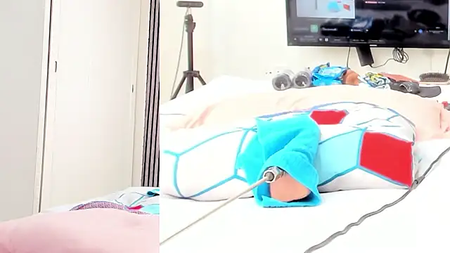 Alani Queen online show from 10-19-25, 08:11