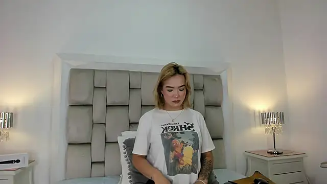 Snapshot of frehia_dimou chatting on 02-19-26, 12:02 frehia dimou online show from 02-19-26, 12:02