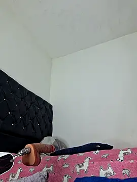 Naomi jhonson online show from 10-28-25, 02:27