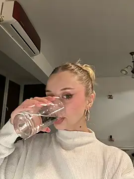 BabyAnais online show from 11-08-25, 08:01