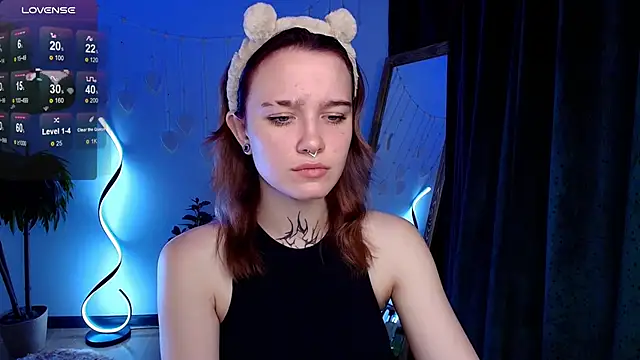 Snapshot of Elastikiss chatting on 09-19-25, 02:37 Elastikiss online show from 09-19-25, 02:37