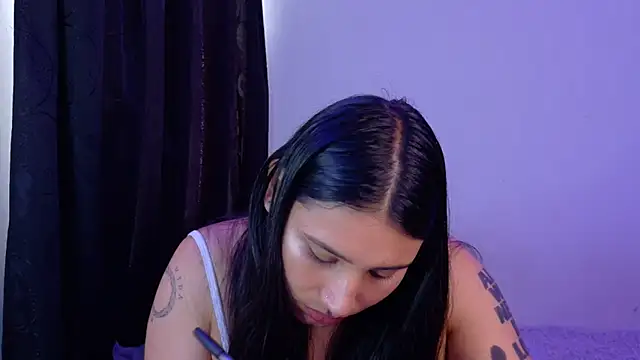 Snapshot of Linda_andrew chatting on 06-04-26, 05:17 Linda andrew online show from 06-04-26, 05:17