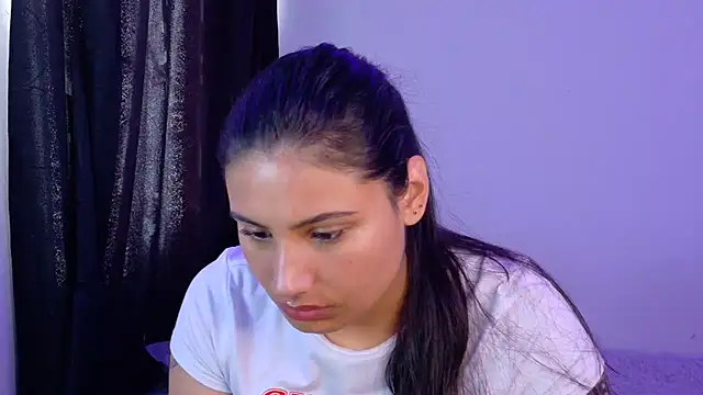 Snapshot of Linda_andrew chatting on 06-13-26, 02:59 Linda andrew online show from 06-13-26, 02:59