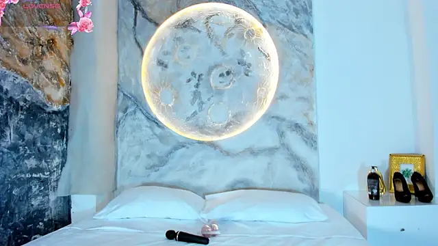 RoxanaBorns  online show from 10-30-25, 12:25