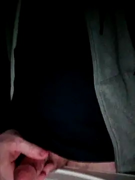 Snapshot of Lewisbbb chatting on 11-13-25, 08:29 Lewisbbb online show from 11-13-25, 08:29