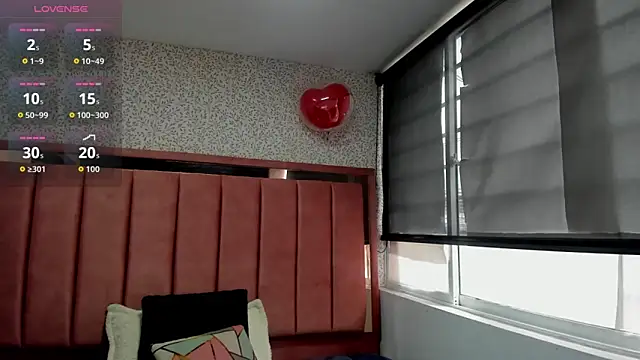 Snapshot of Hanna_Lee__ chatting on 09-24-25, 08:26 Hanna Lee online show from 09-24-25, 08:26