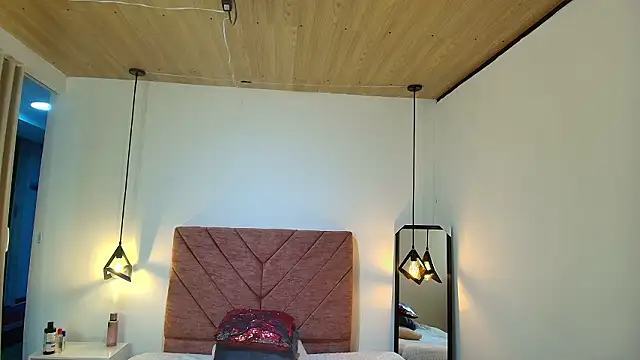 Snapshot of Hanna_Lee__ chatting on 02-14-26, 10:10 Hanna Lee online show from 02-14-26, 10:10