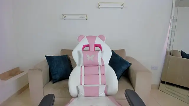 april smiith online show from 11-08-25, 12:20