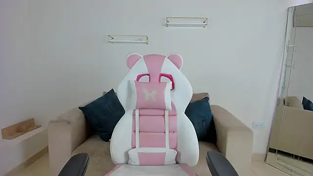 april smiith online show from 11-10-25, 11:59