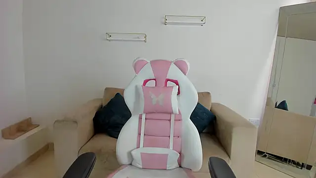 april smiith online show from 11-21-25, 12:26