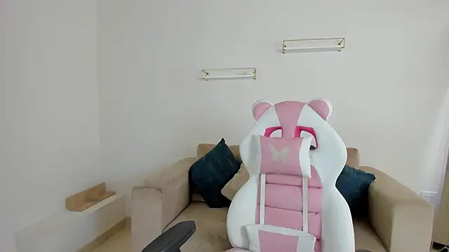 april smiith online show from 11-19-25, 12:16