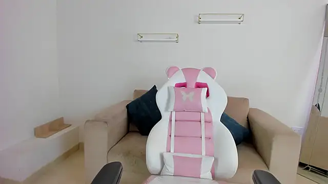 april smiith online show from 11-20-25, 12:17