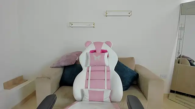 april smiith online show from 10-31-25, 12:24