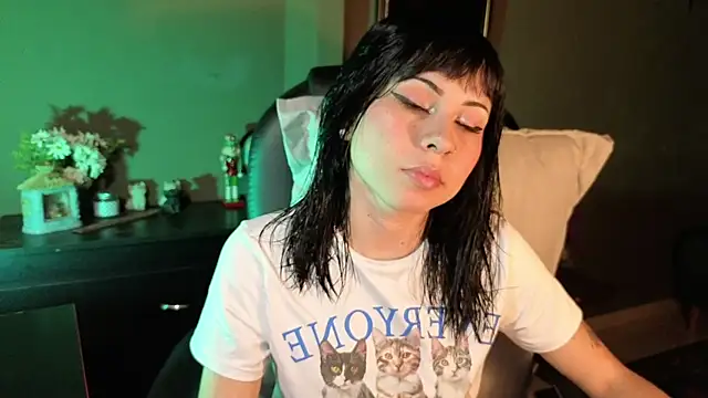 GaiaJoness online show from 12-18-25, 03:05