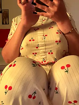 Snapshot of OnlyRima chatting on 10-03-25, 12:17 OnlyRima online show from 10-03-25, 12:17