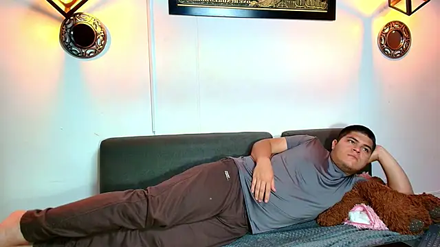 naomi campbel  online show from 01-06-26, 08:46