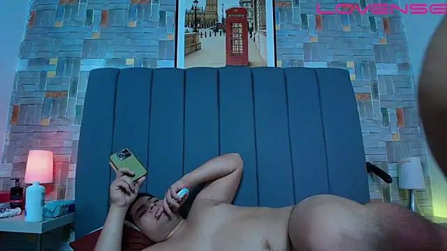 naomi campbel  online show from 03-30-26, 02:46