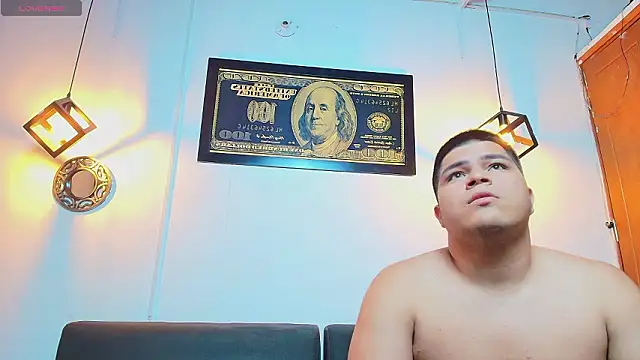 naomi campbel  online show from 03-20-26, 08:32