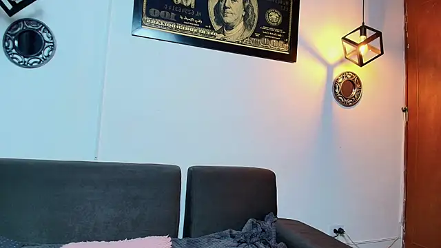 naomi campbel  online show from 10-19-25, 01:58