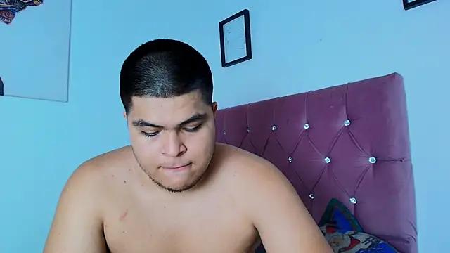 Snapshot of naomi_campbel_ chatting on 02-12-26, 08:30 naomi campbel online show from 02-12-26, 08:30