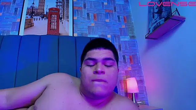 naomi campbel  online show from 03-27-26, 08:21