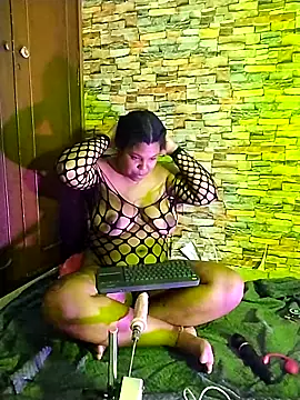 naomi campbel  online show from 05-23-26, 08:52
