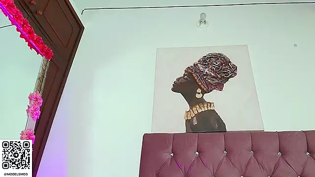 naomi campbel  online show from 11-06-25, 09:19