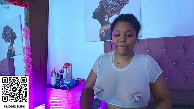 naomi campbel  online show from 11-30-25, 01:56