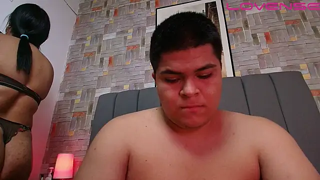 naomi campbel  online show from 03-26-26, 08:40