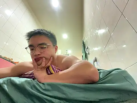 greenteazhang online show from 12-18-25, 06:01