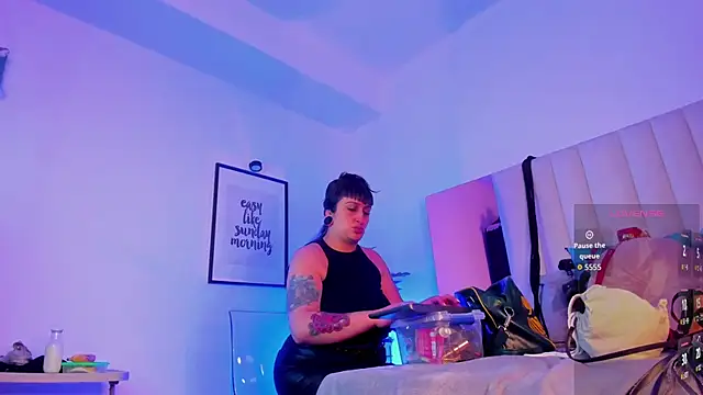 Violett Novoa online show from 10-15-25, 11:51