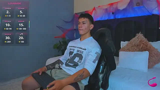 Thomas moon online show from 10-28-25, 01:10