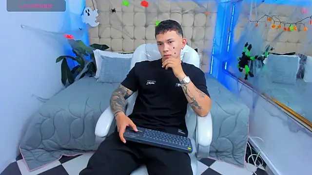 Thomas moon online show from 10-31-25, 12:13