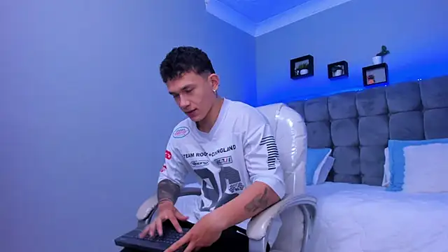 Thomas moon online show from 11-26-25, 12:38