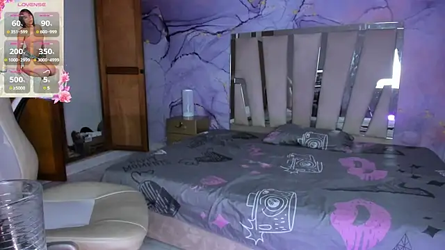 Elowen Clark online show from 10-13-25, 08:10