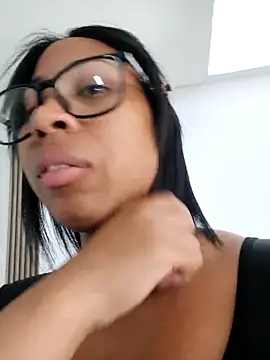 Elowen Clark online show from 09-22-25, 06:47