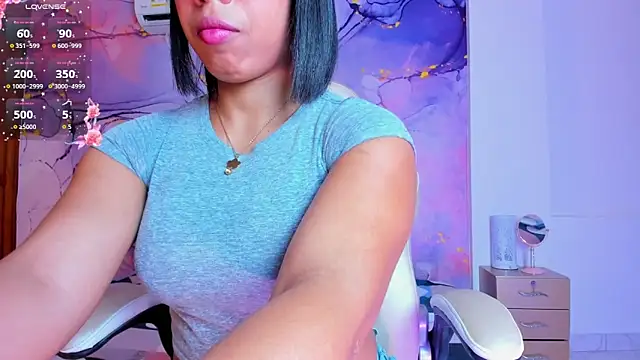 Elowen Clark online show from 10-28-25, 07:46