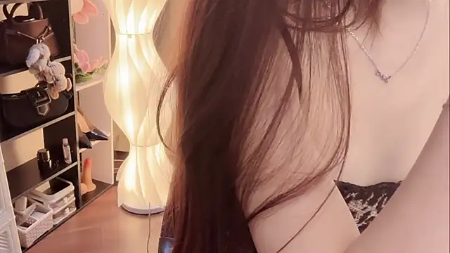 Shenlly online show from 06-19-26, 01:22