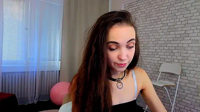 Snapshot of EllaSteele chatting on 09-18-25, 01:36 EllaSteele online show from 09-18-25, 01:36