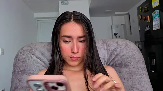 Adhara Kitten online show from 04-20-26, 01:56
