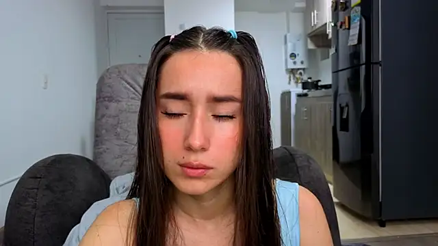 Adhara Kitten online show from 05-20-26, 01:41