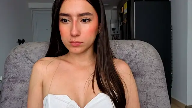 Adhara Kitten online show from 07-04-26, 02:21