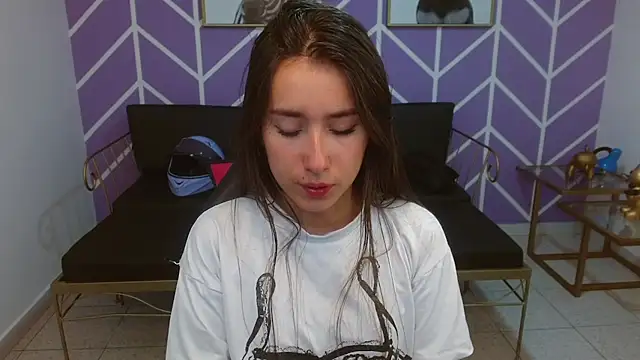 Adhara Kitten online show from 01-10-26, 12:55