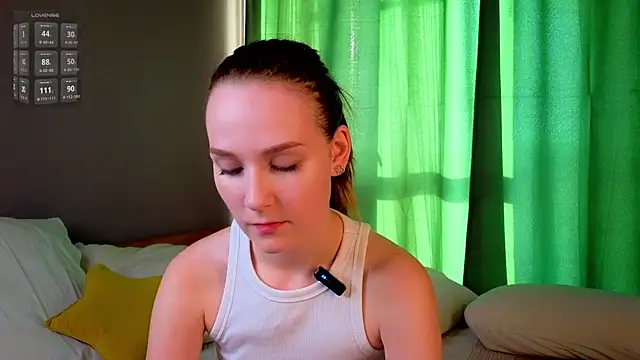 Snapshot of QueenieHathaway chatting on 09-23-25, 01:23 QueenieHathaway online show from 09-23-25, 01:23