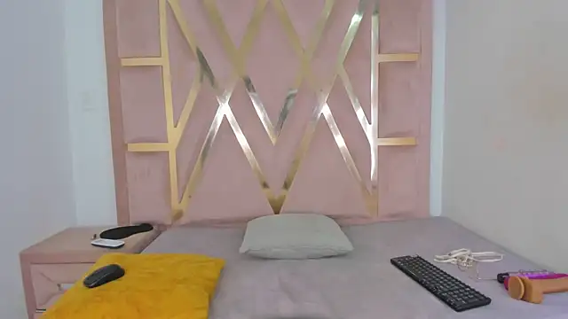 Snapshot of dannyasm chatting on 10-28-25, 12:48 dannyasm online show from 10-28-25, 12:48